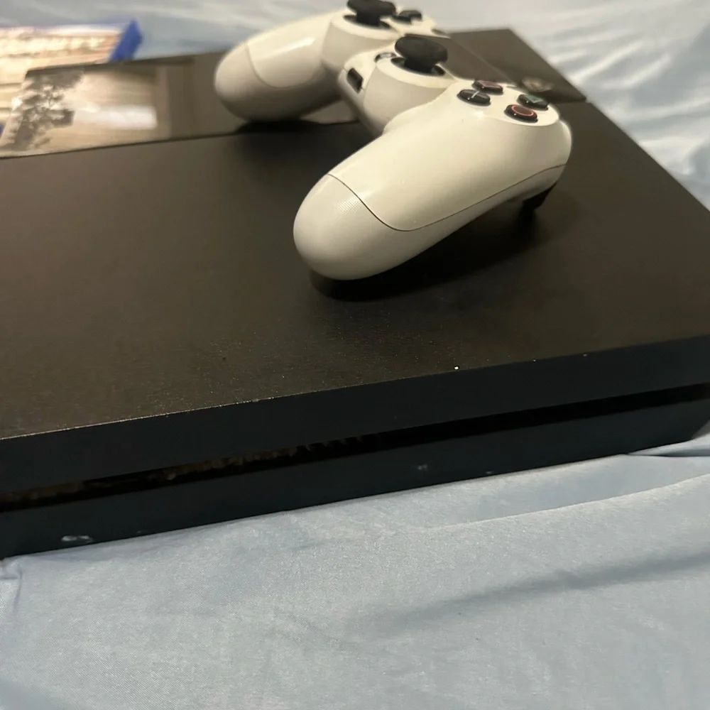 play station 4 ( comes with everything in photo)